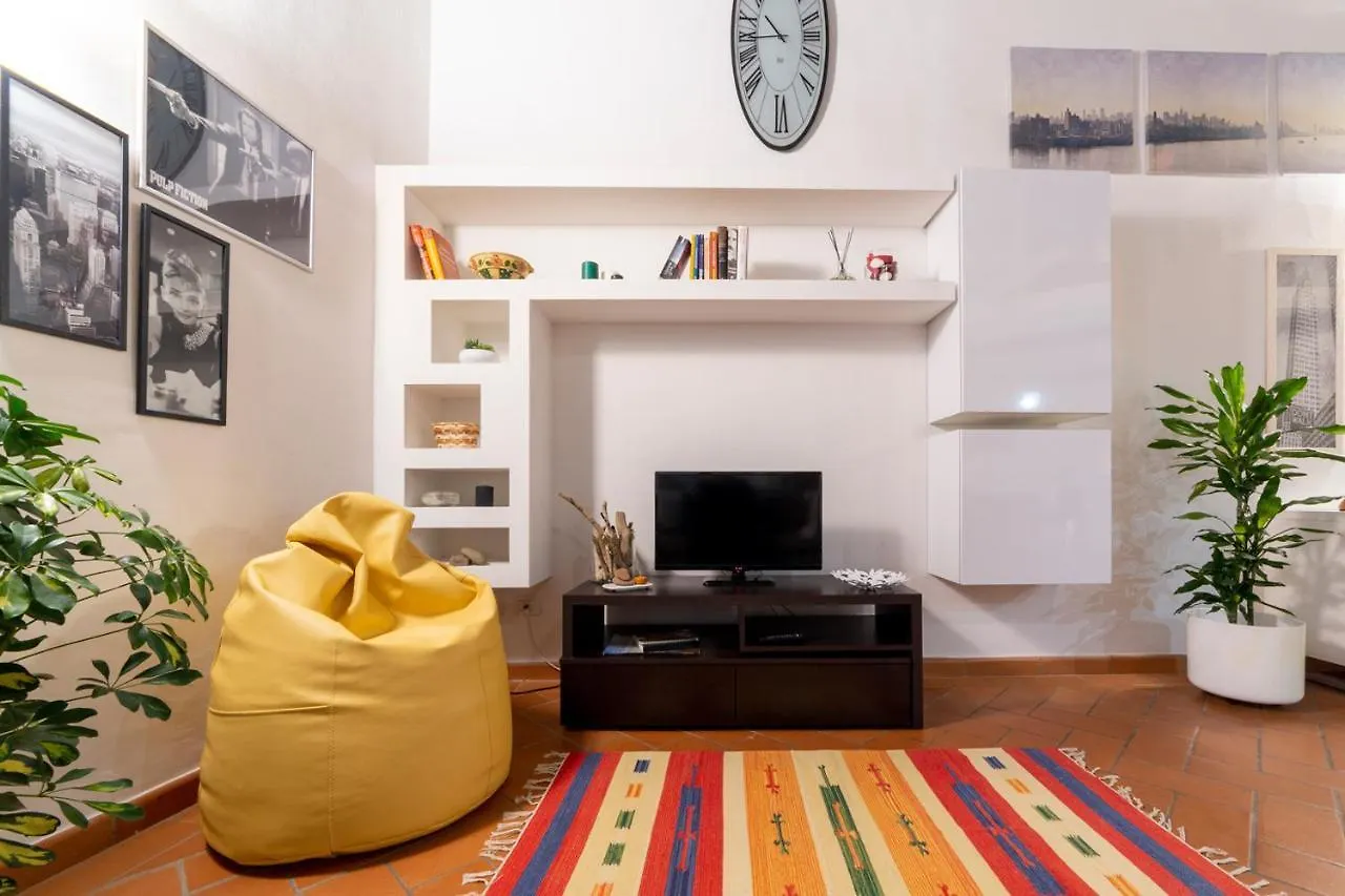 Guelfi Loft In A Historic Palace Florence Apartment